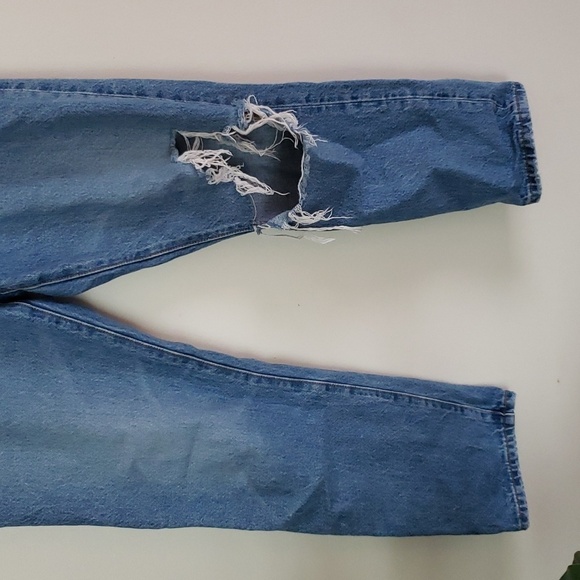 Levi's 501 medium wash straight leg jeans, quality denim, and button fly. - Picture 3 of 11